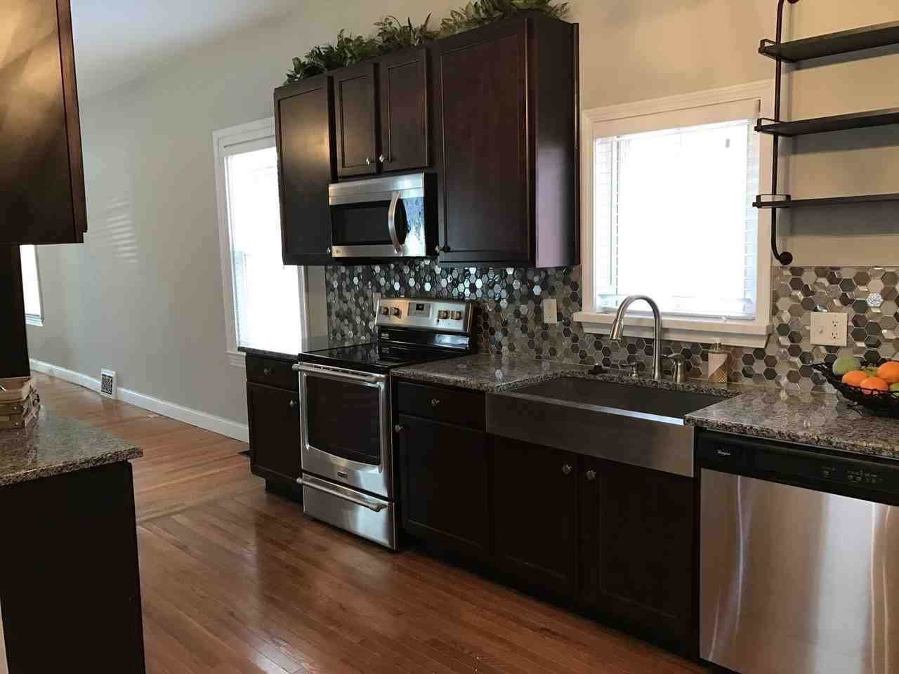 5122 Daggett Ave - Photo 2 of 18