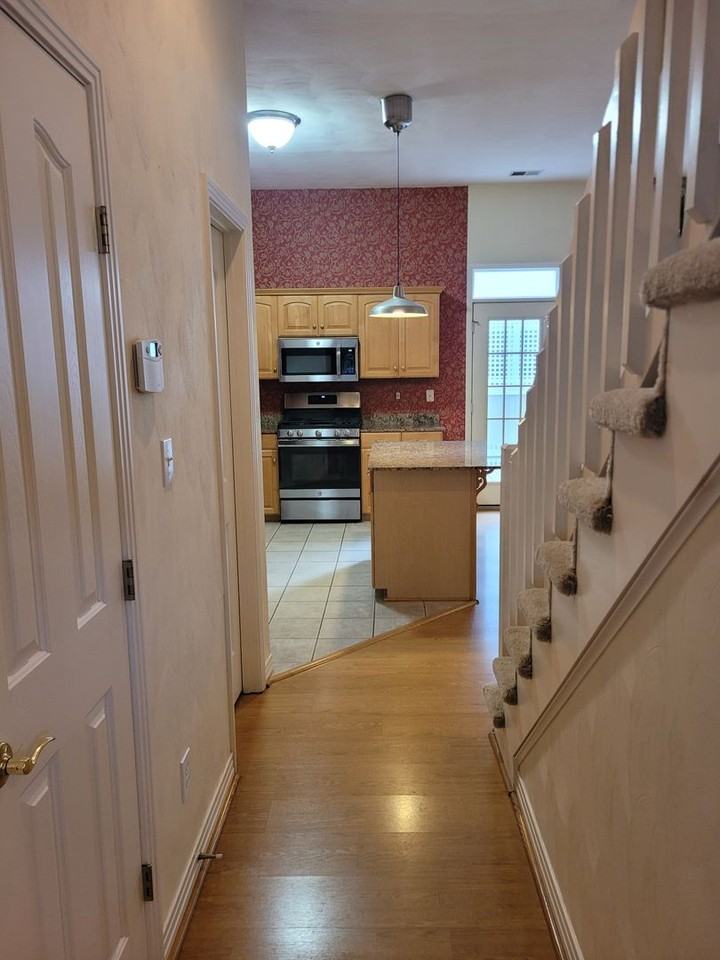 2204 Leeway Ct - Photo 5 of 31