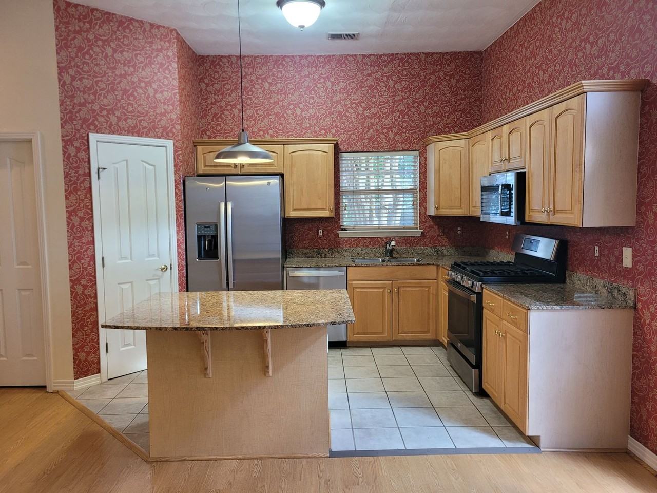 2204 Leeway Ct - Photo 6 of 31