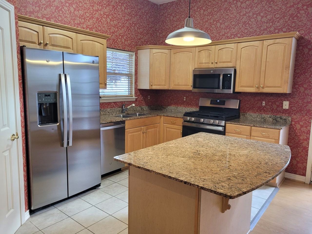 2204 Leeway Ct - Photo 7 of 31