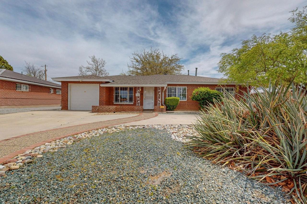 2338 Hoffman Dr Ne - Photo 2 of 47