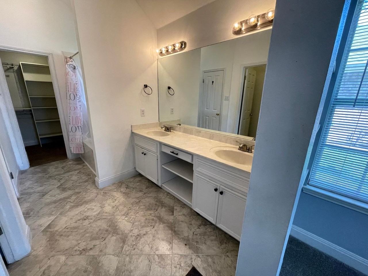 3822 Newland Dr - Photo 5 of 18