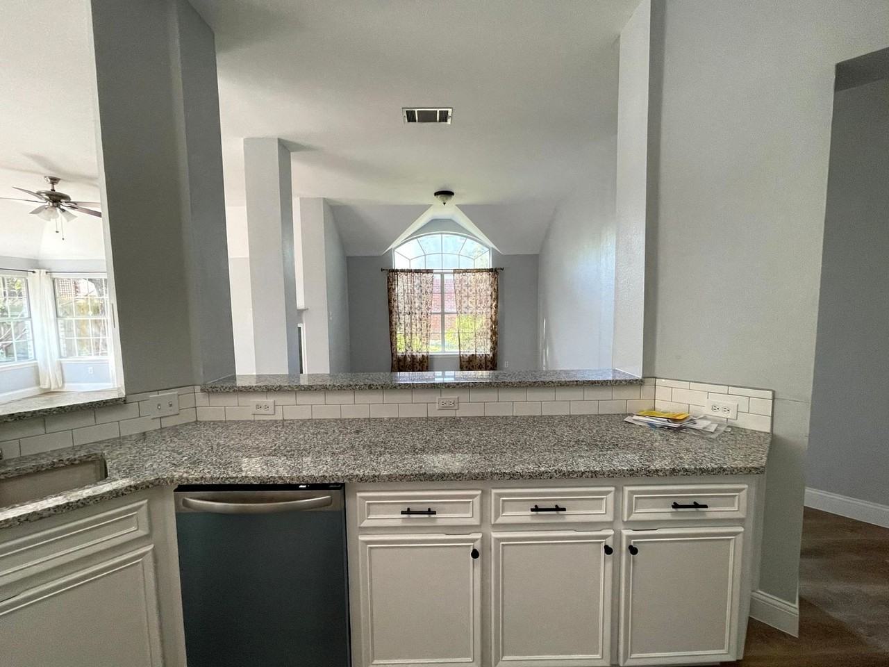 3822 Newland Dr - Photo 6 of 18