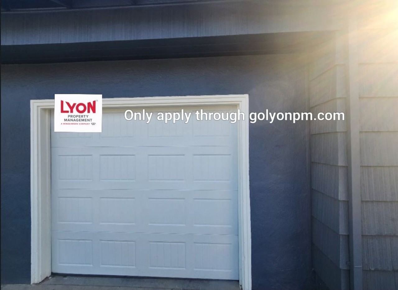 710 Poplar Ave - Photo 3 of 12