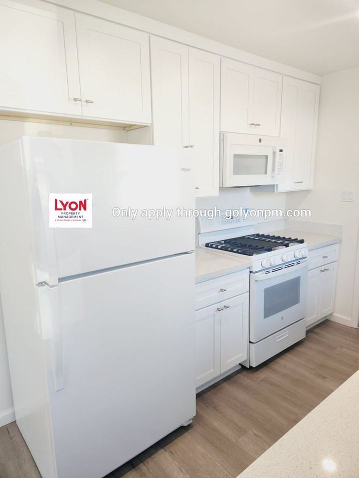 710 Poplar Ave - Photo 5 of 12