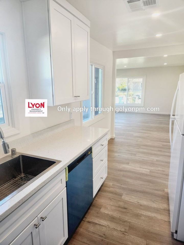 710 Poplar Ave - Photo 7 of 12