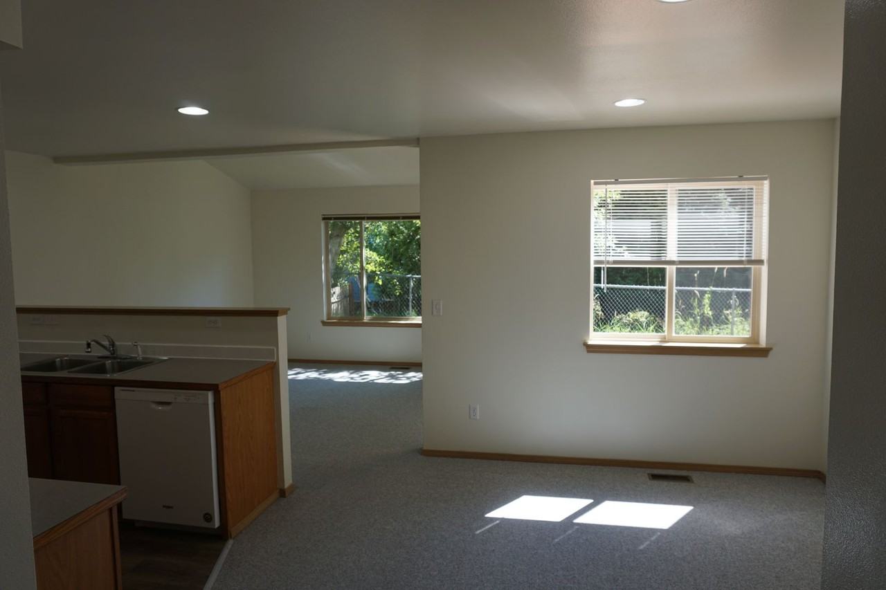 1502-04 E Maryland Street - Photo 3 of 13