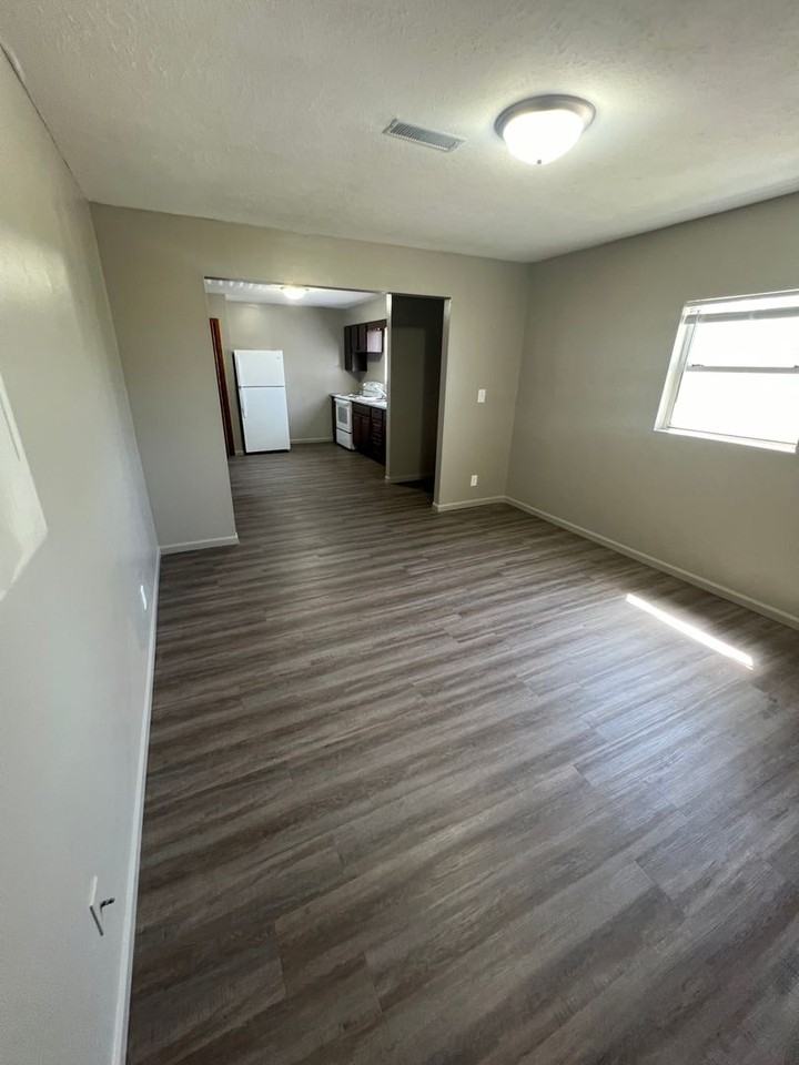 216-218 W Home - Photo 3 of 11