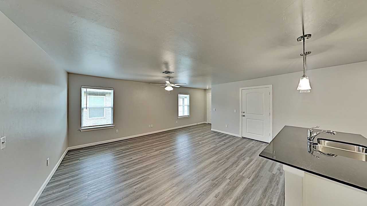 11204 Howard Dr - Photo 5 of 17