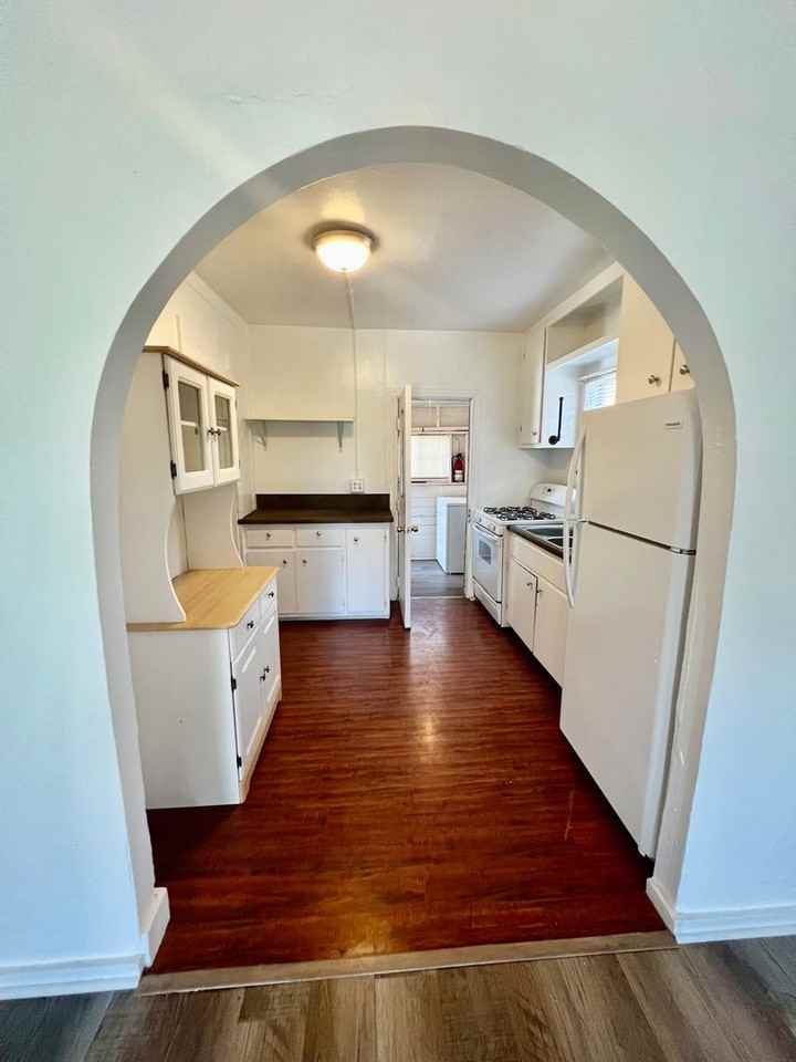 1214 Mitchell St - Photo 7 of 20