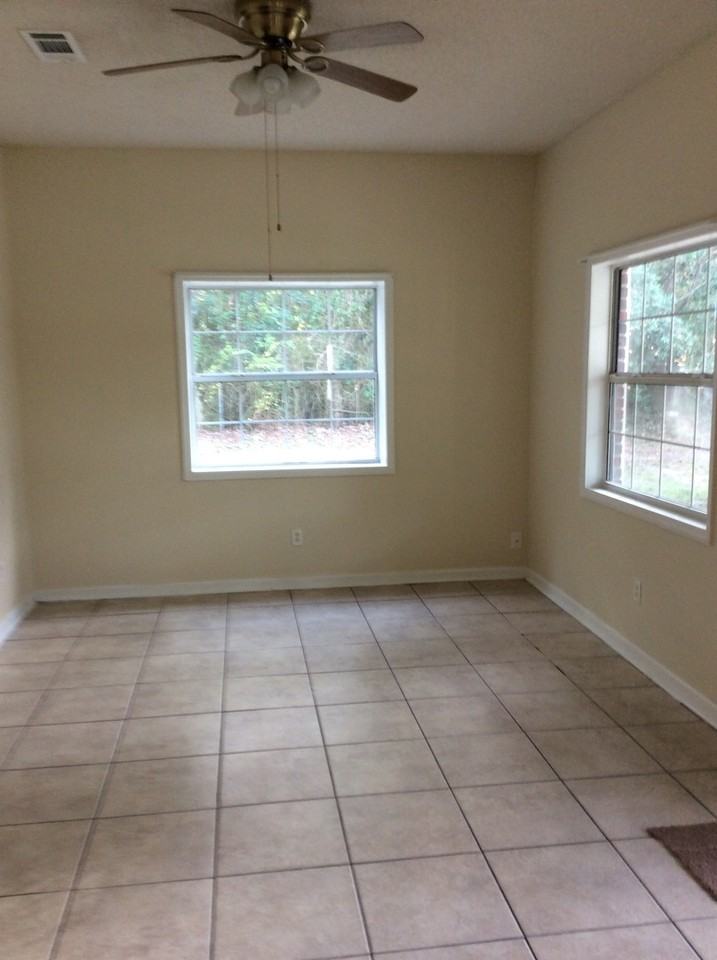 2815 Bardswood Ln - Photo 2 of 12