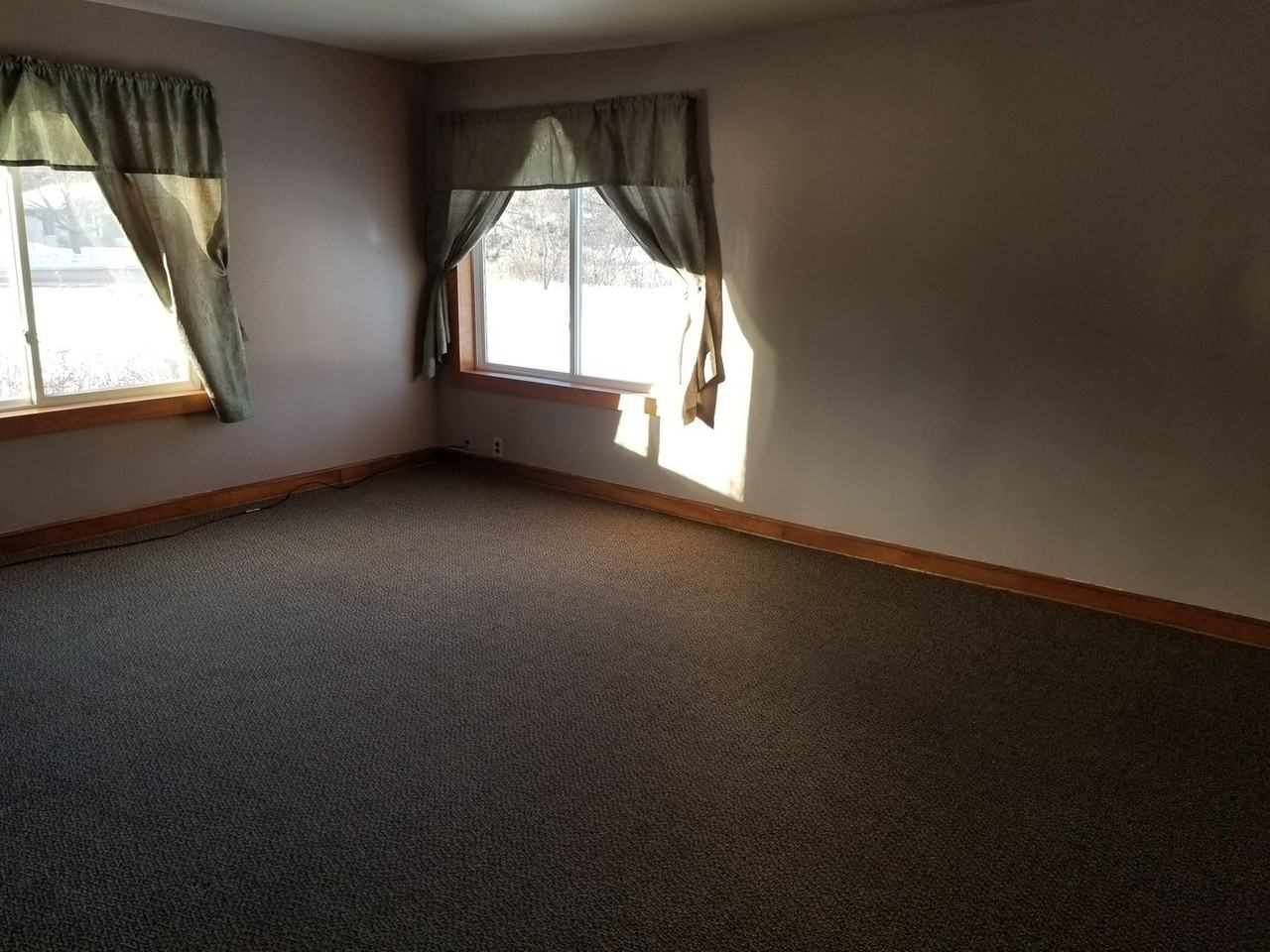 1111 Roosevelt Rd Se - Photo 5 of 9