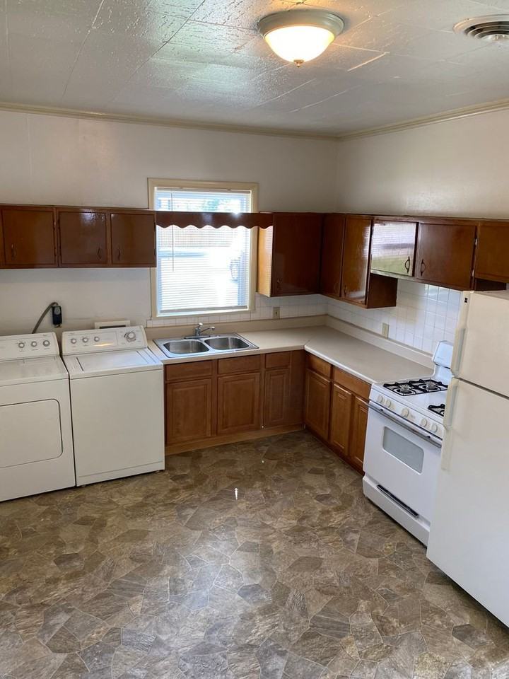 220 East South Street - Photo 3 of 15