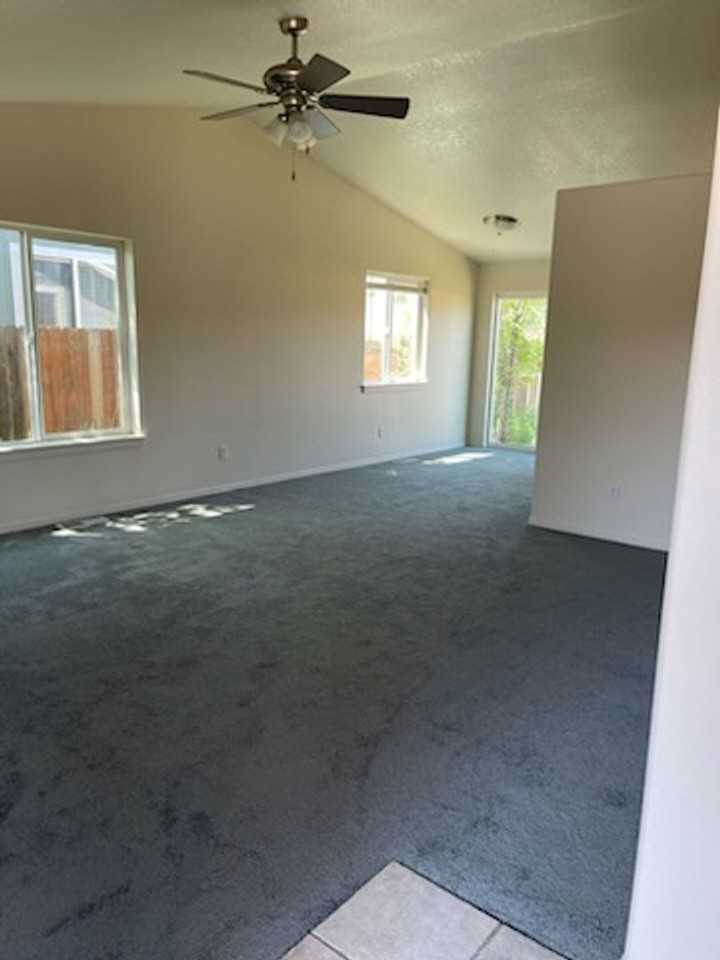 952 Se Kierra Pl - Photo 2 of 12