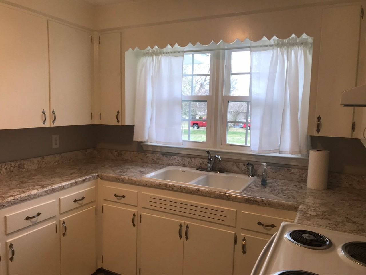 200 E C St - Photo 2 of 12