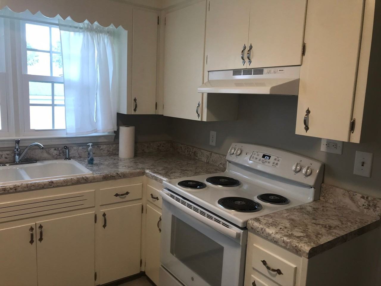 200 E C St - Photo 3 of 12