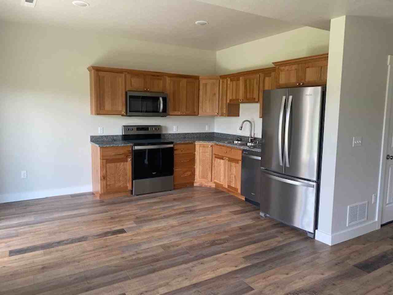 1109 Jessica Ct - Photo 3 of 13