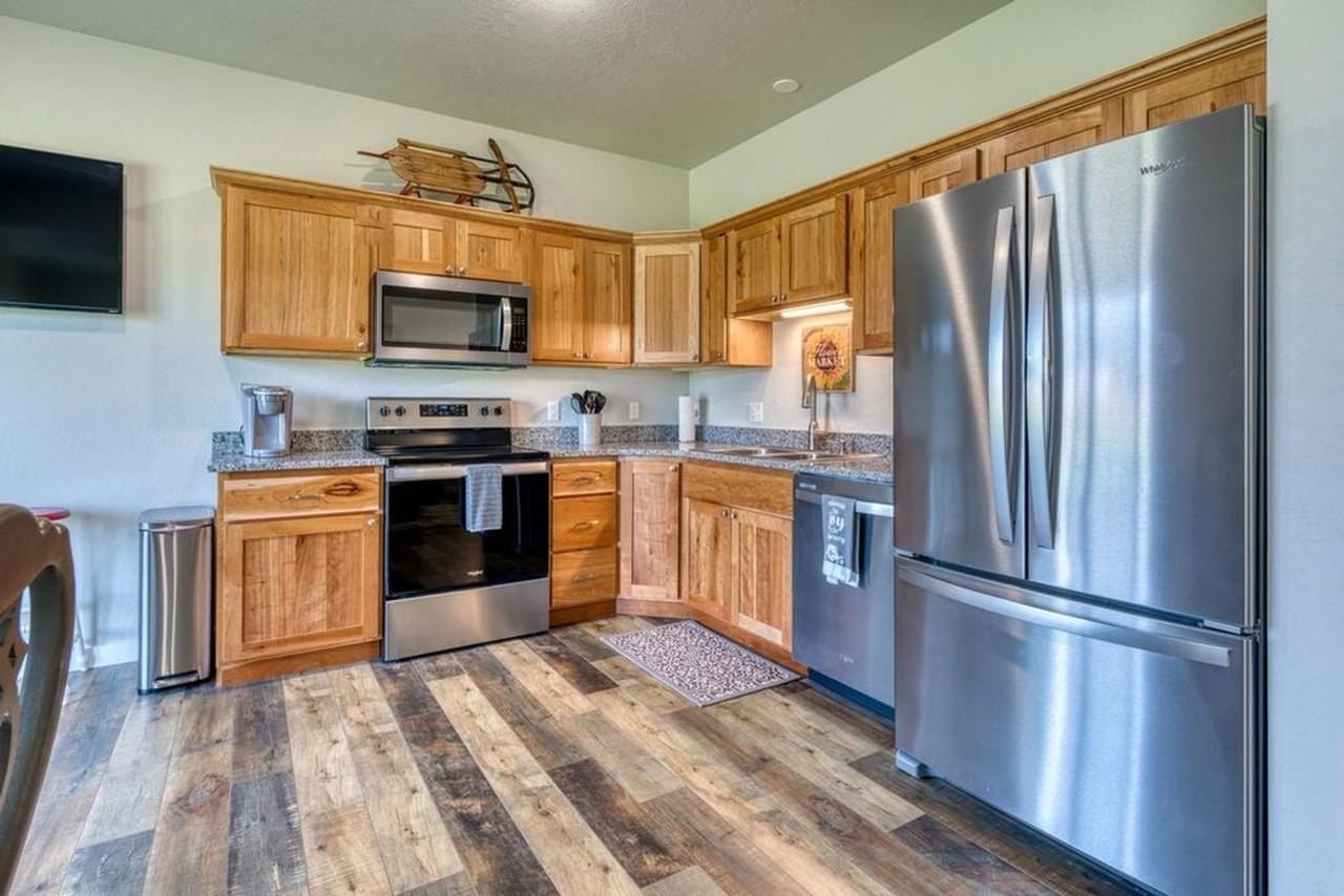 1109 Jessica Ct - Photo 2 of 13