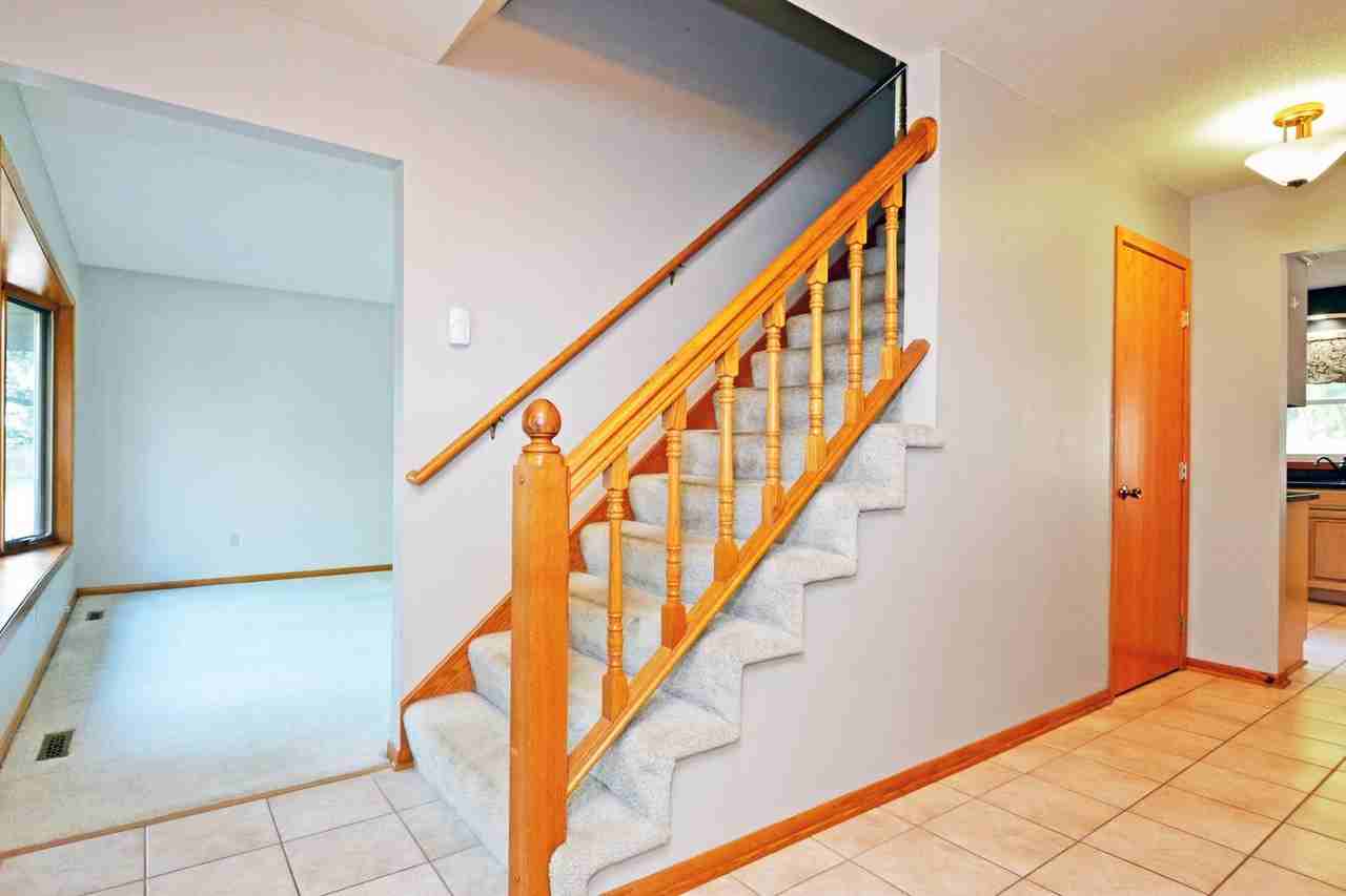 14920 Oakland Ave - Photo 4 of 37