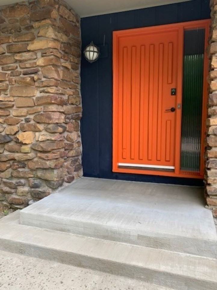 2328 E Cambridge St - Photo 2 of 27