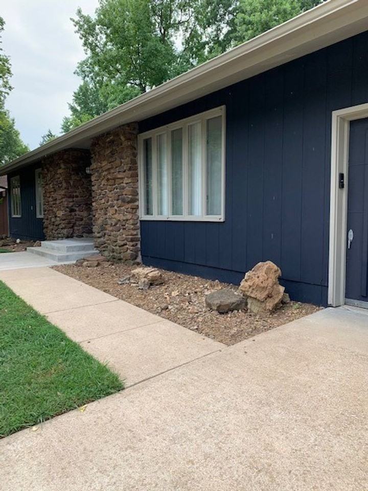 2328 E Cambridge St - Photo 3 of 27