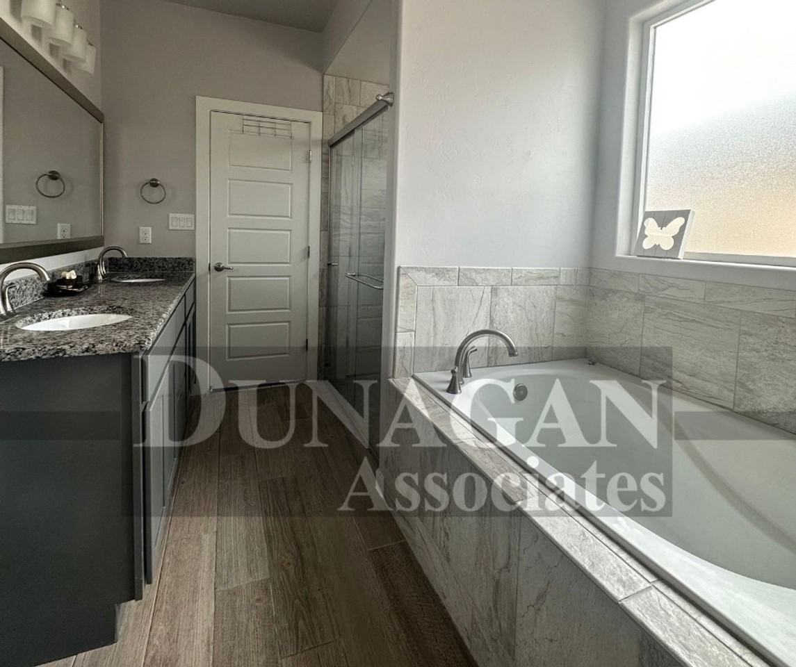 3805 Saguaro Dr - Photo 3 of 9