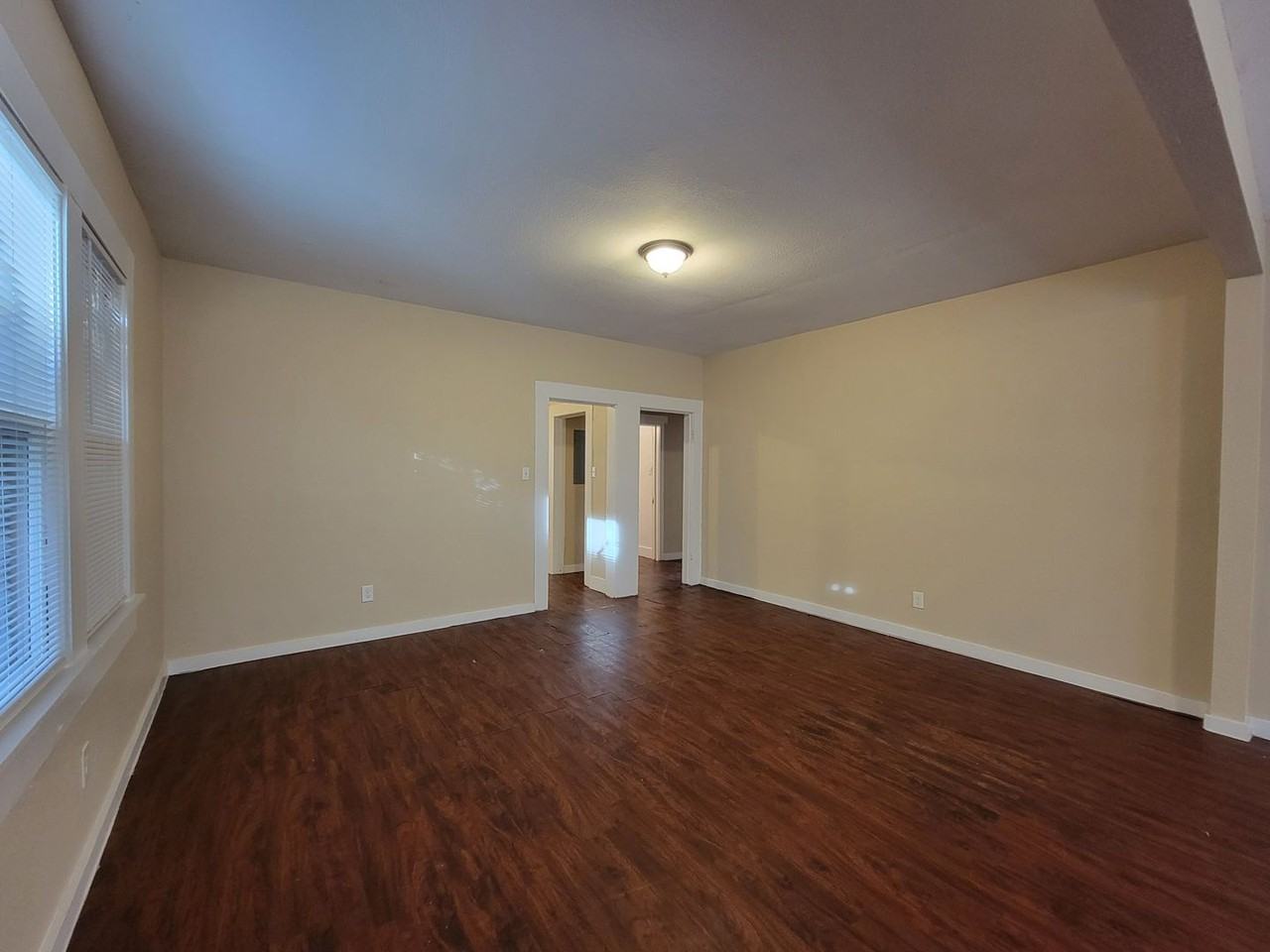 1020 N San Jacinto St - Photo 3 of 7