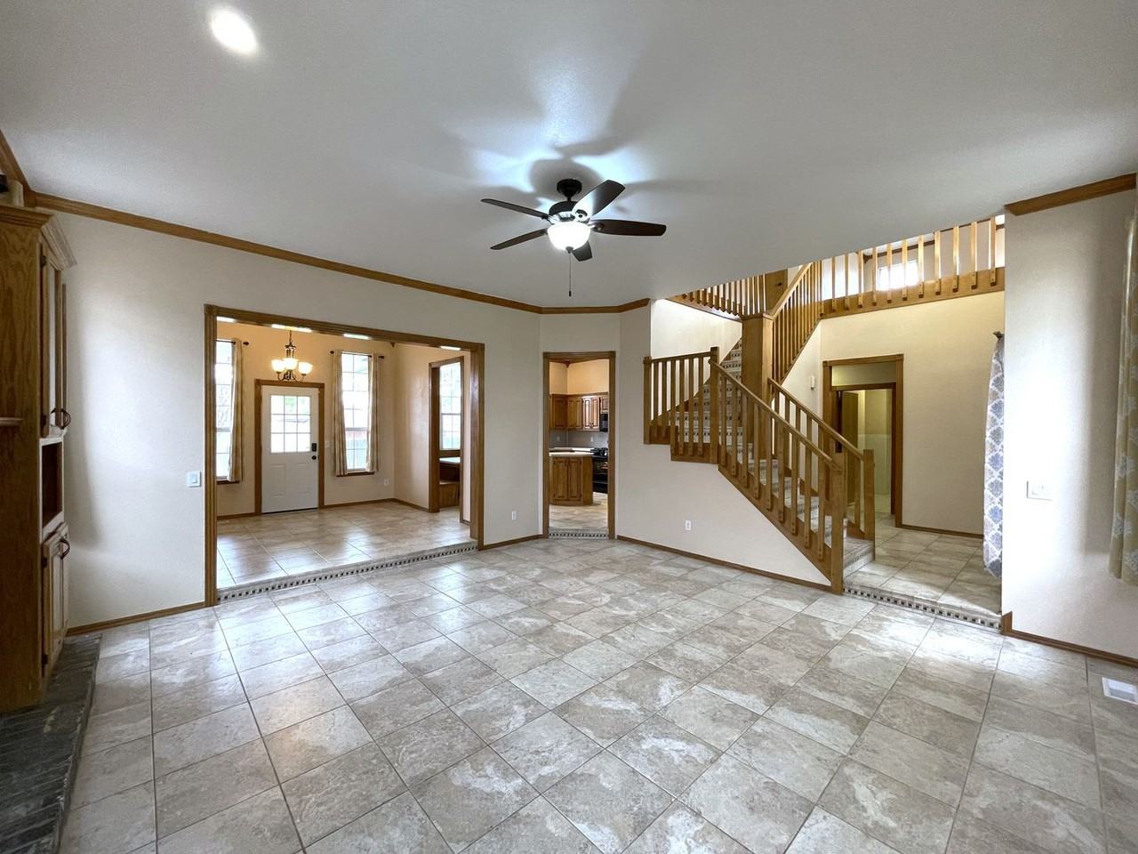 8304 Timothy Ln - Photo 3 of 31