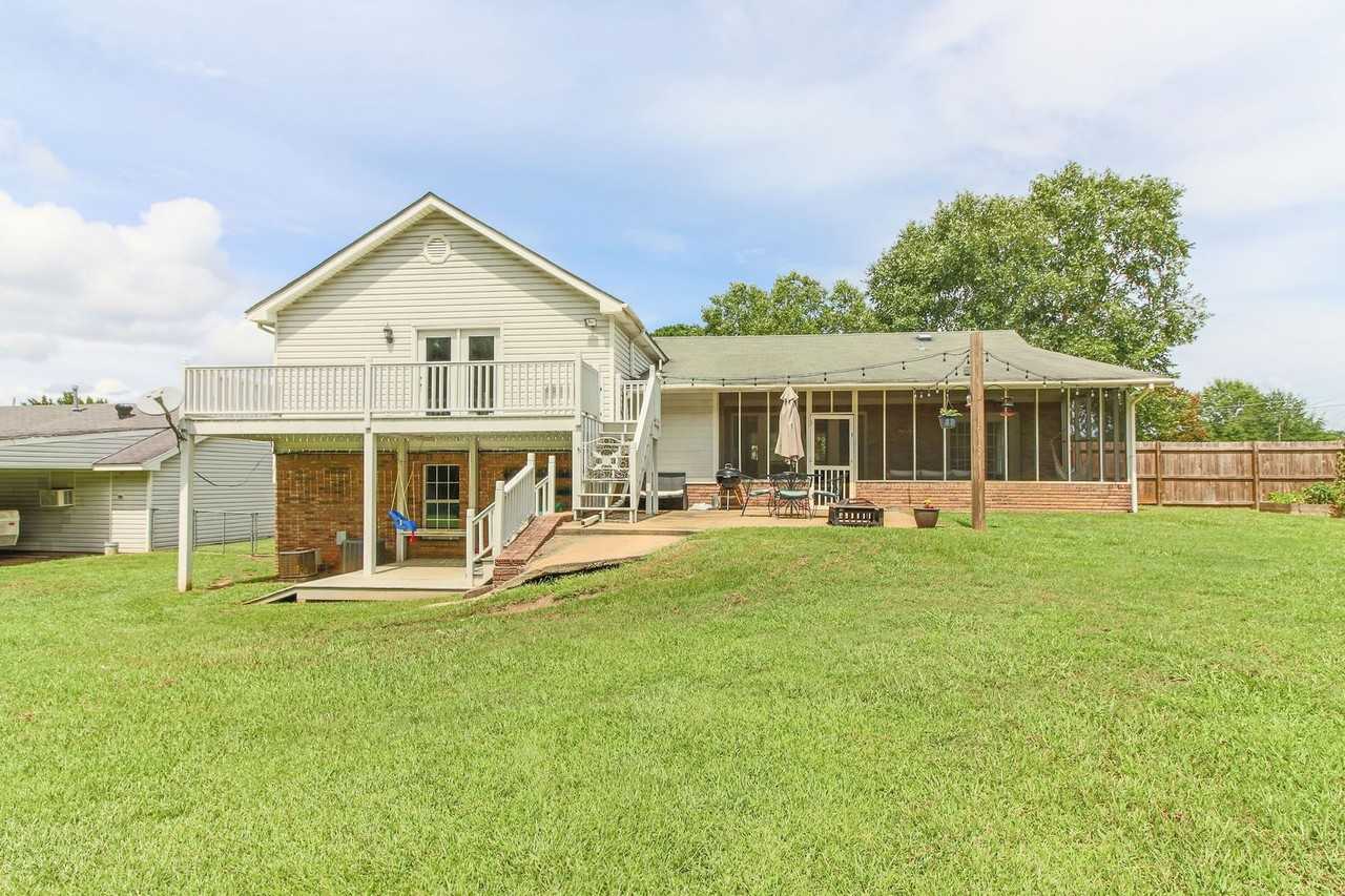 385 Ginger Ln - Photo 2 of 20