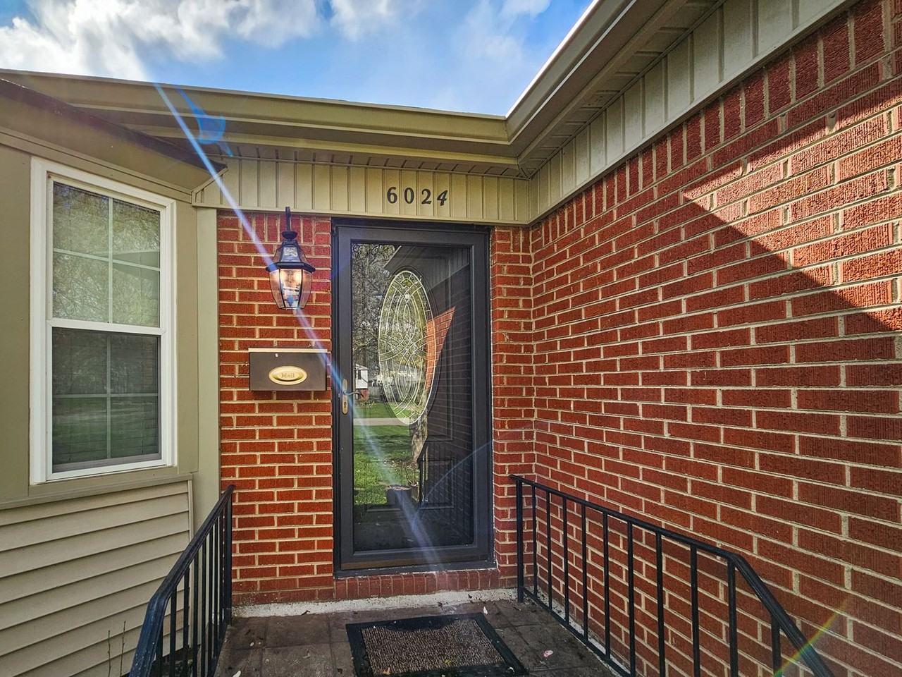 6024 Hillside Avenue East Dr - Photo 3 of 47