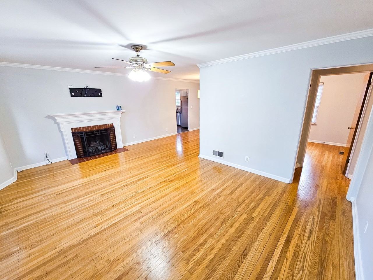 6024 Hillside Avenue East Dr - Photo 4 of 44