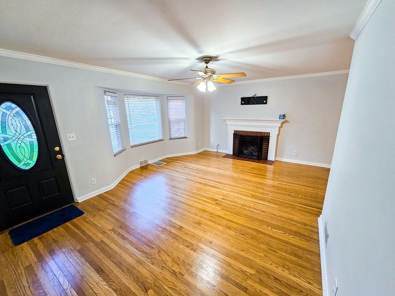 6024 Hillside Avenue East Dr - Photo 5 of 44