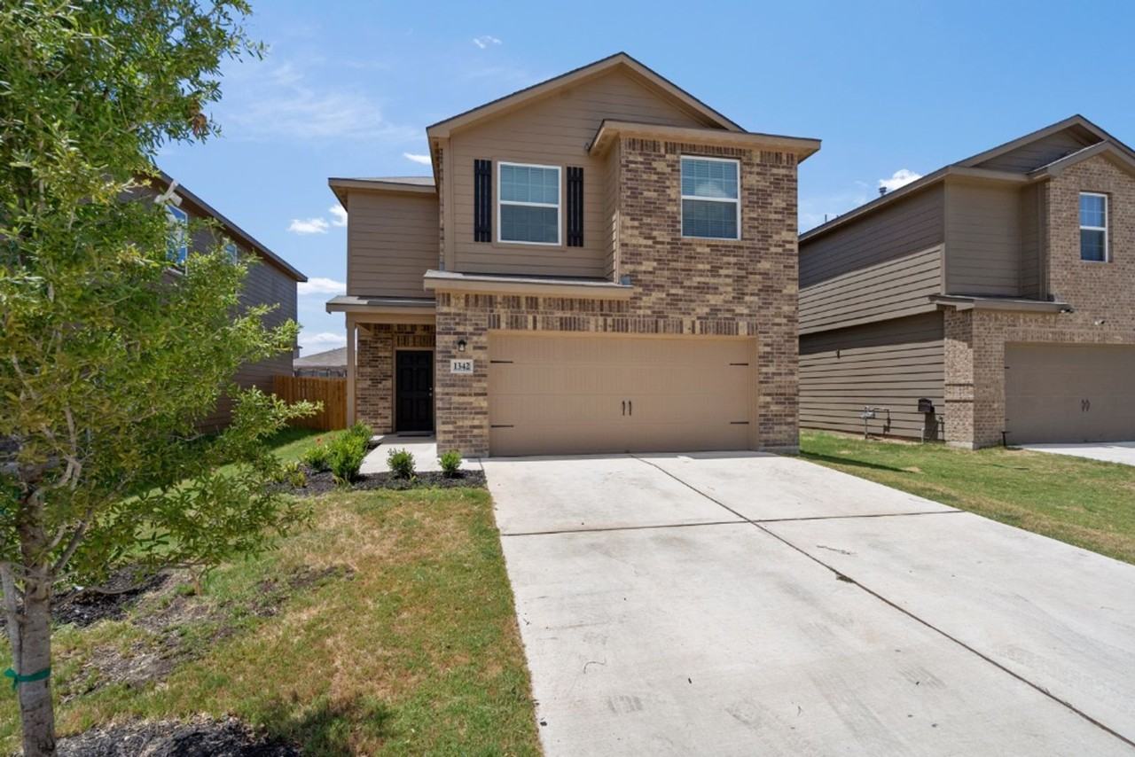 1342 Amy Dr - Photo 2 of 25