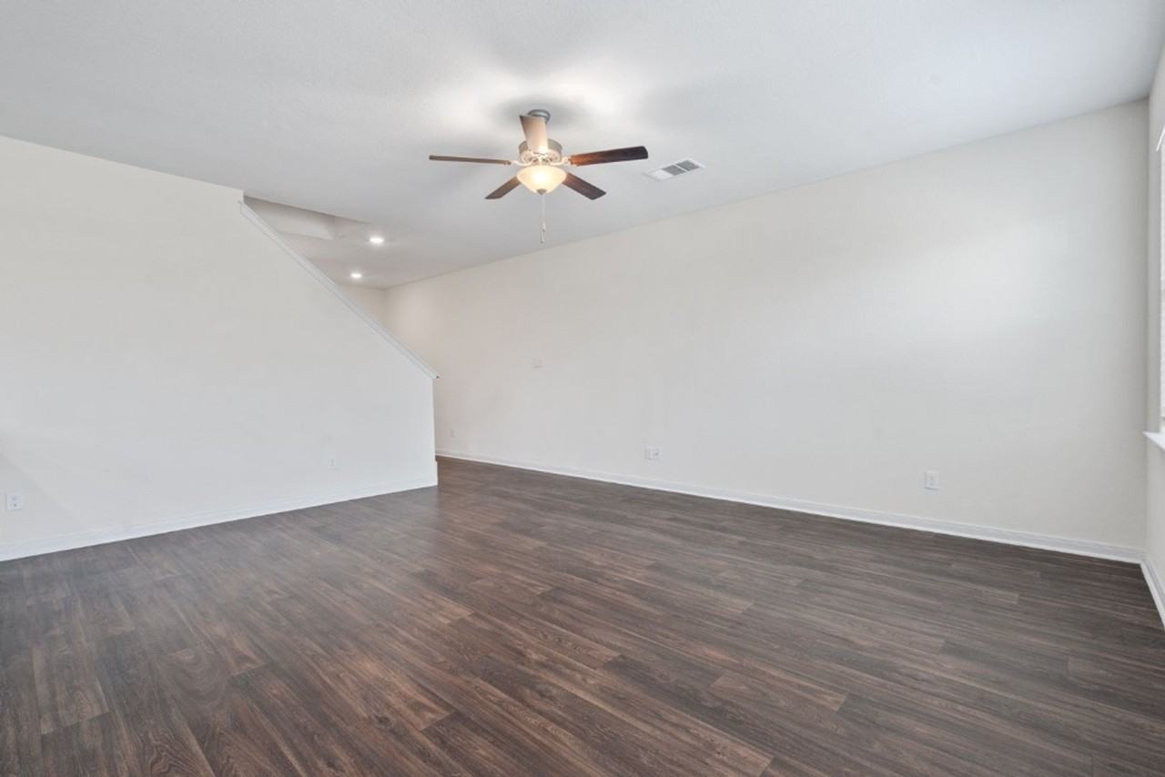 1342 Amy Dr - Photo 4 of 25