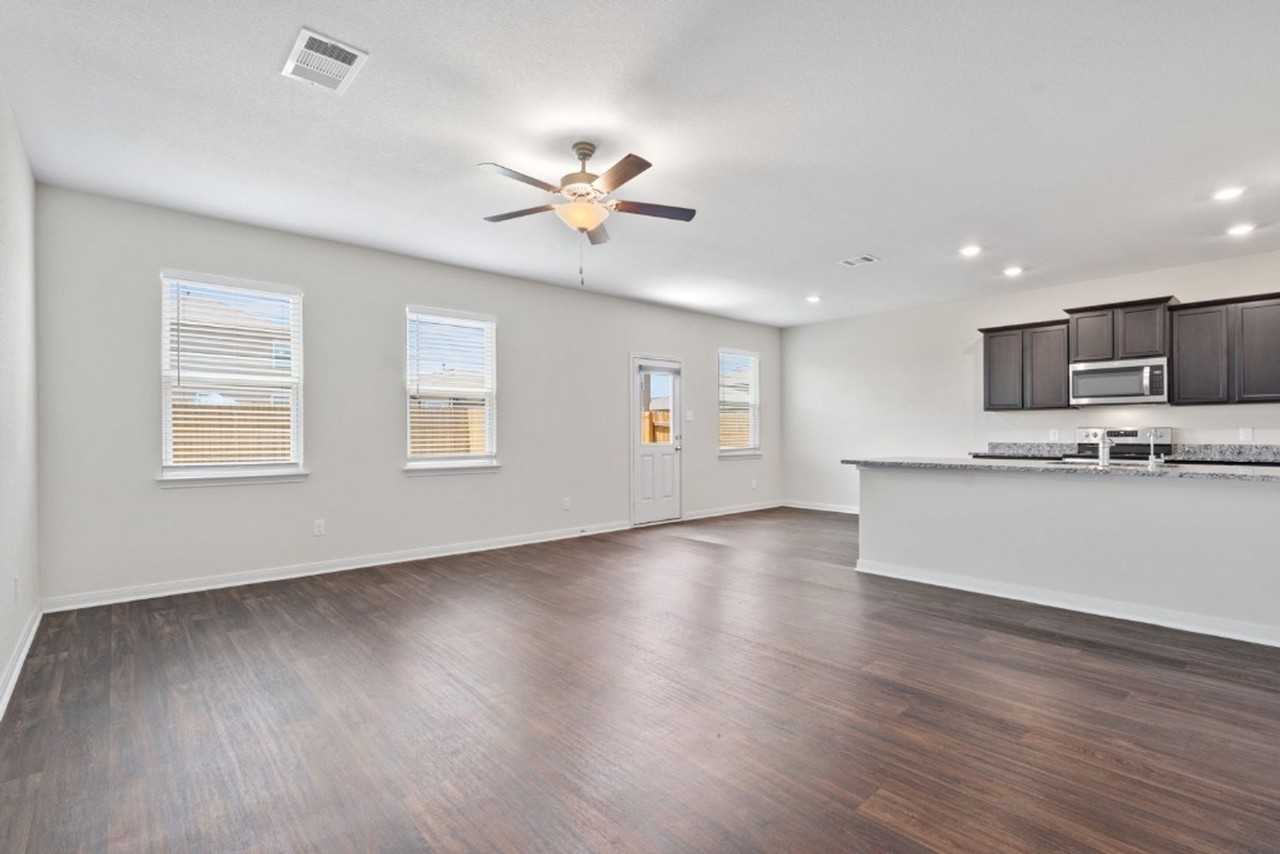 1342 Amy Dr - Photo 5 of 25