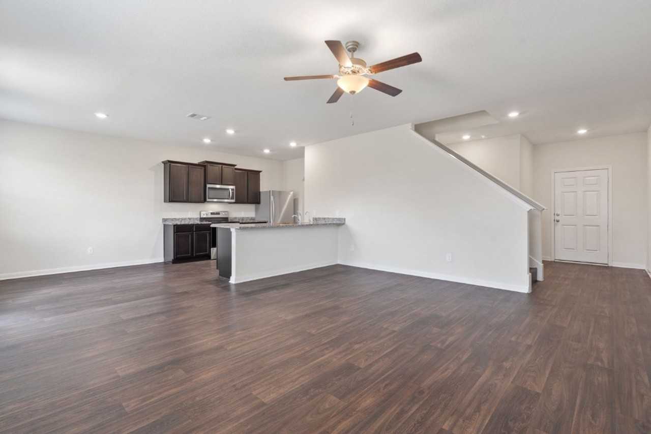 1342 Amy Dr - Photo 6 of 25