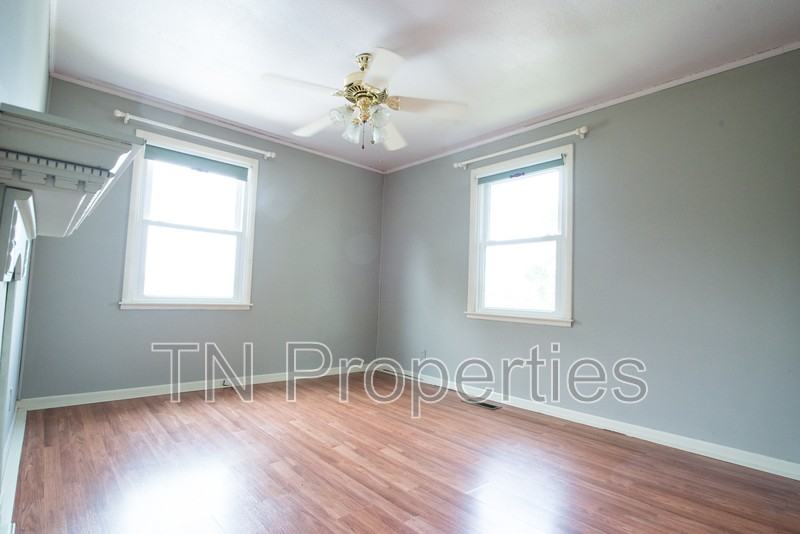 918 S 13th Ct - Photo 2 of 8