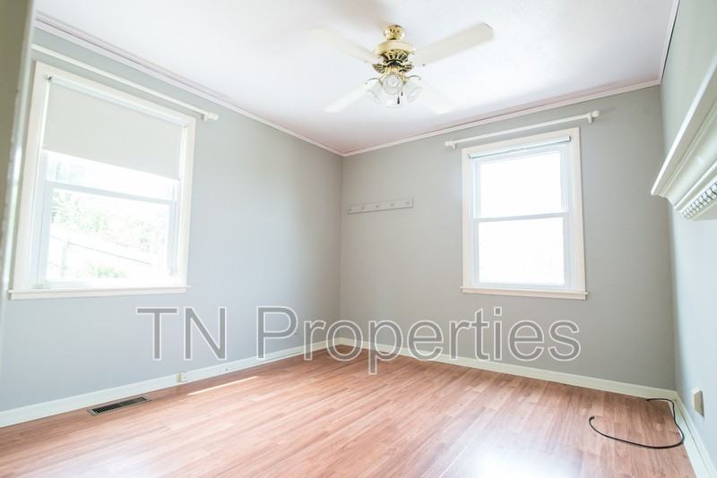 918 S 13th Ct - Photo 3 of 8