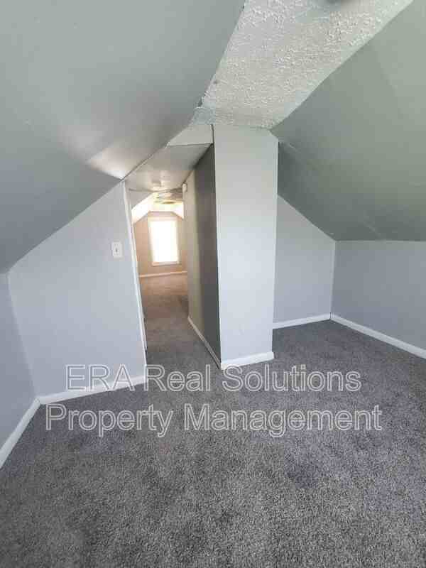 2429 Melrose Ave - Photo 2 of 21