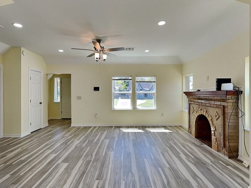 2341 Nw 11th St - Photo 2 of 17