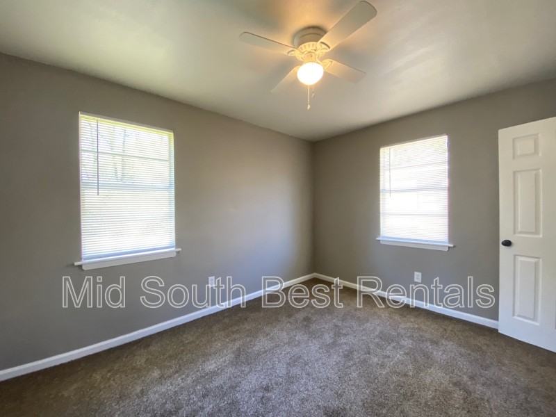 1465 S Cooper St - Photo 3 of 8