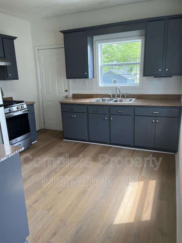 2319 Avenue F - Photo 2 of 20