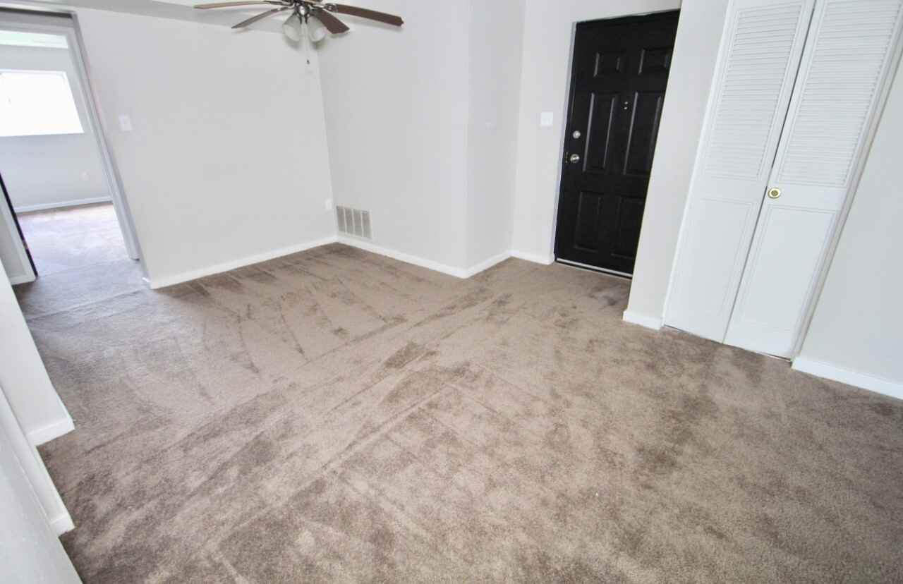 CANTERBURY COURT -- 087 - Photo 4 of 24