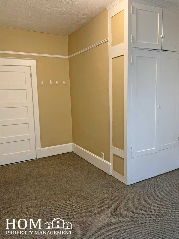 517 S Broad - Photo 2 of 3