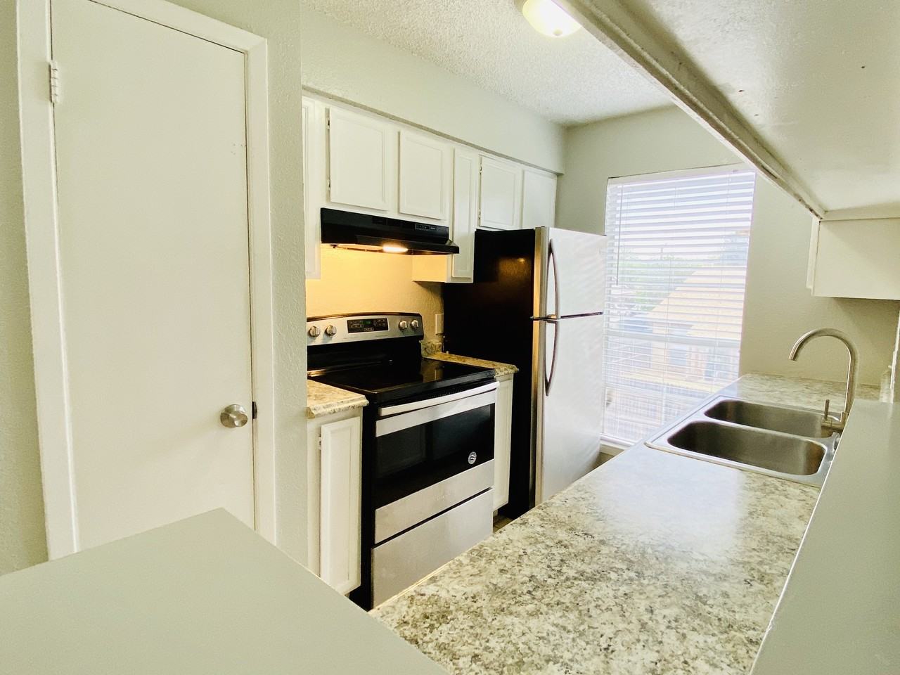 Garden Court Apartments - Photo 5 of 35