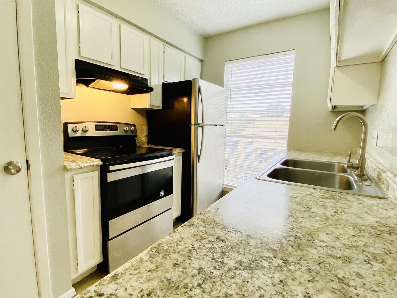 Garden Court Apartments - Photo 6 of 35