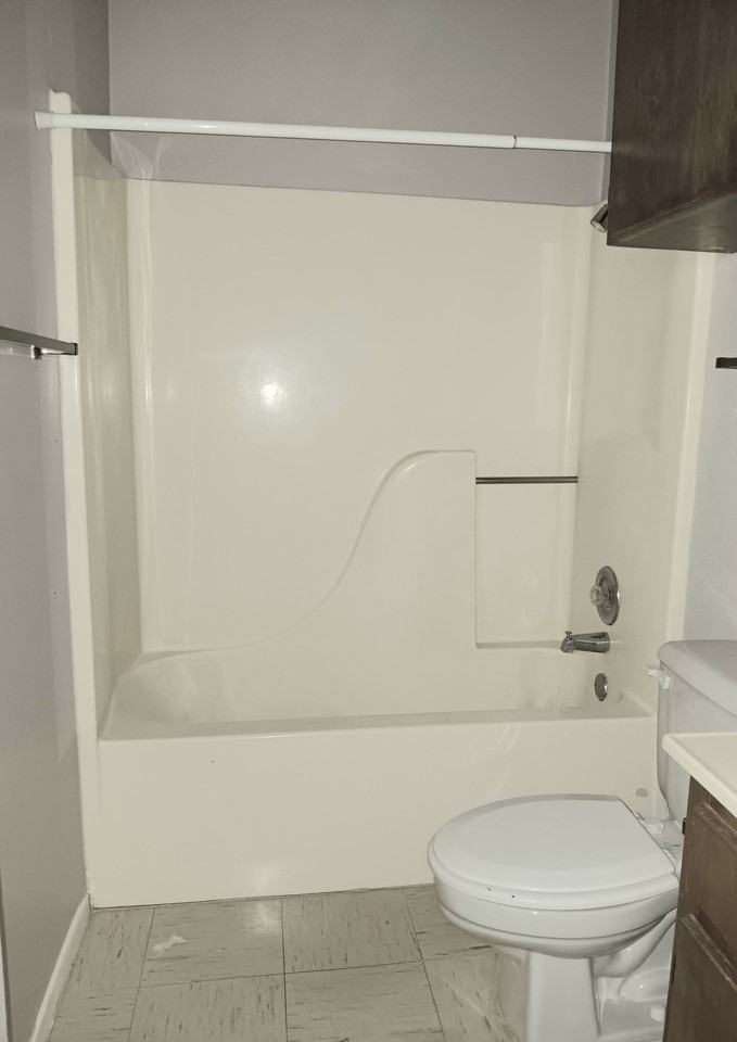 Look and Lease Special  $ 300.00 off first month rent ! - Photo 4 of 18