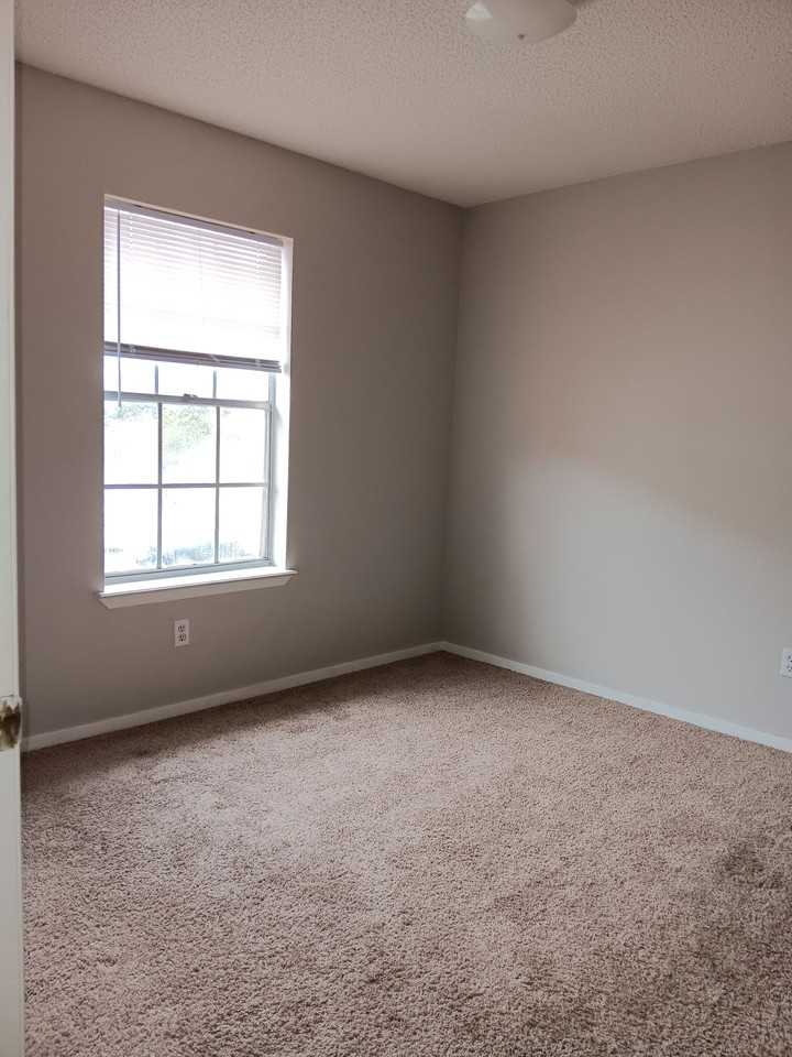 Look and Lease Special  $ 300.00 off first month rent ! - Photo 5 of 18