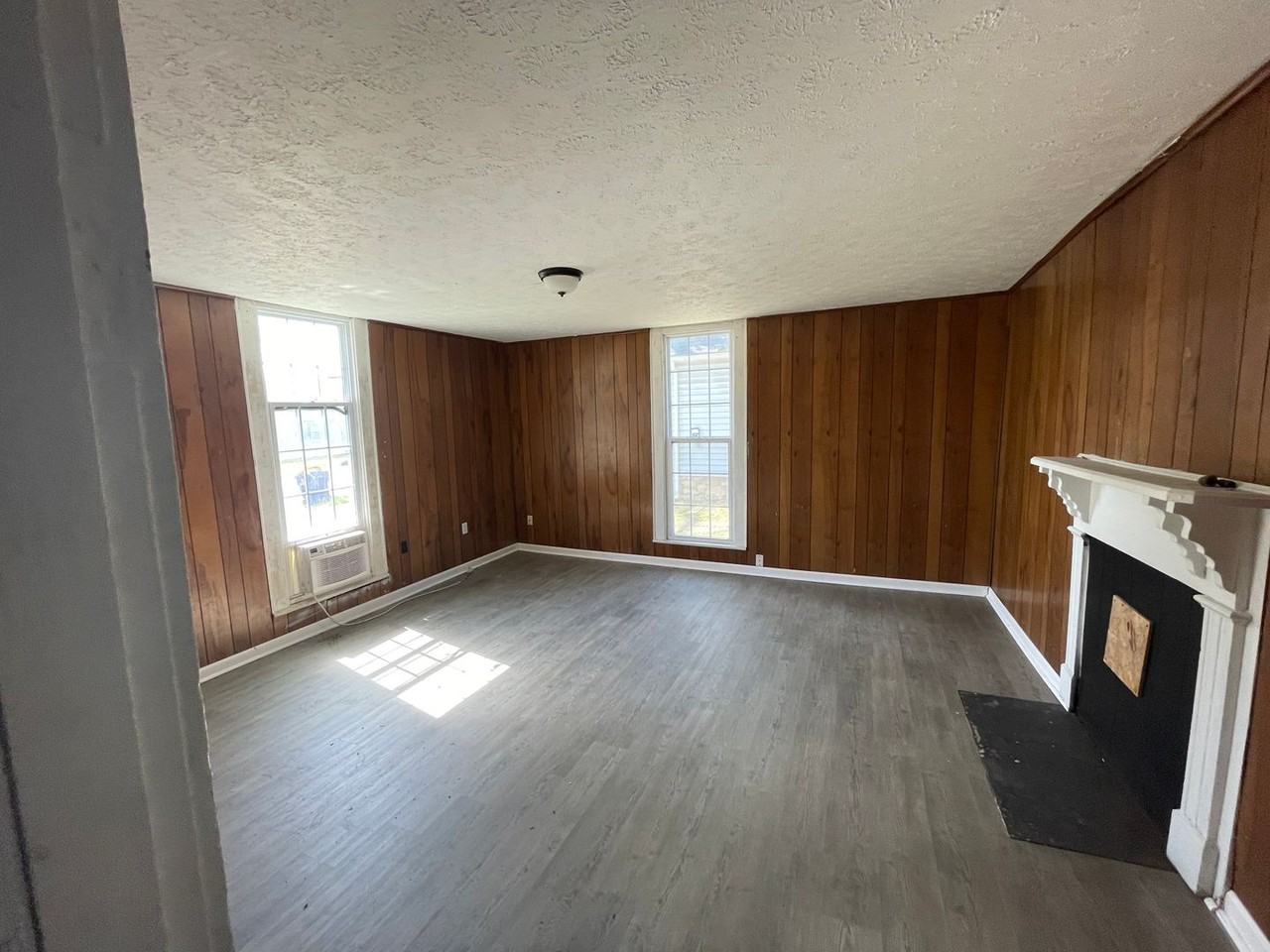 Woodford Complex - Photo 2 of 15