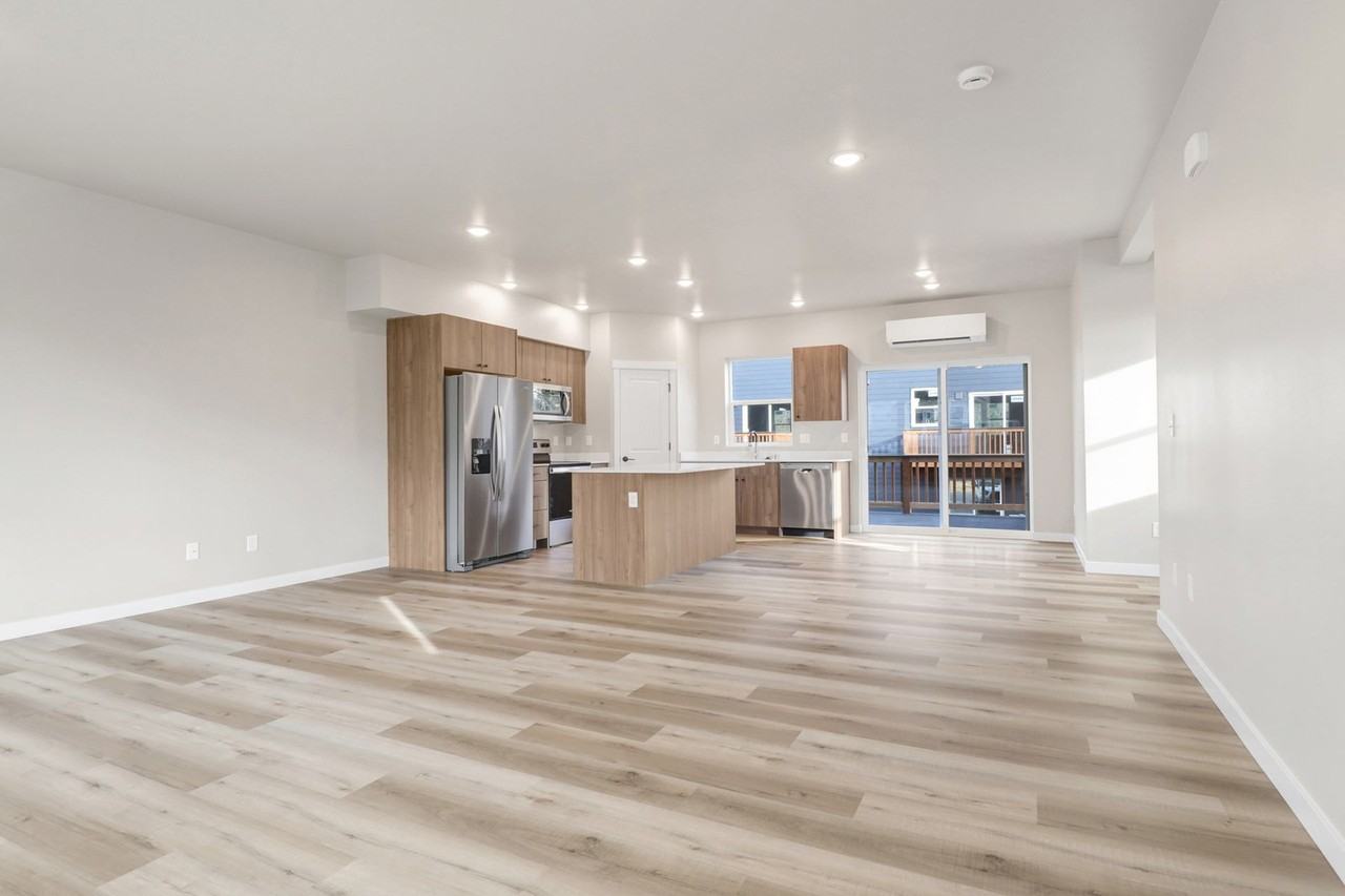 2734 Oleander - Photo 3 of 21